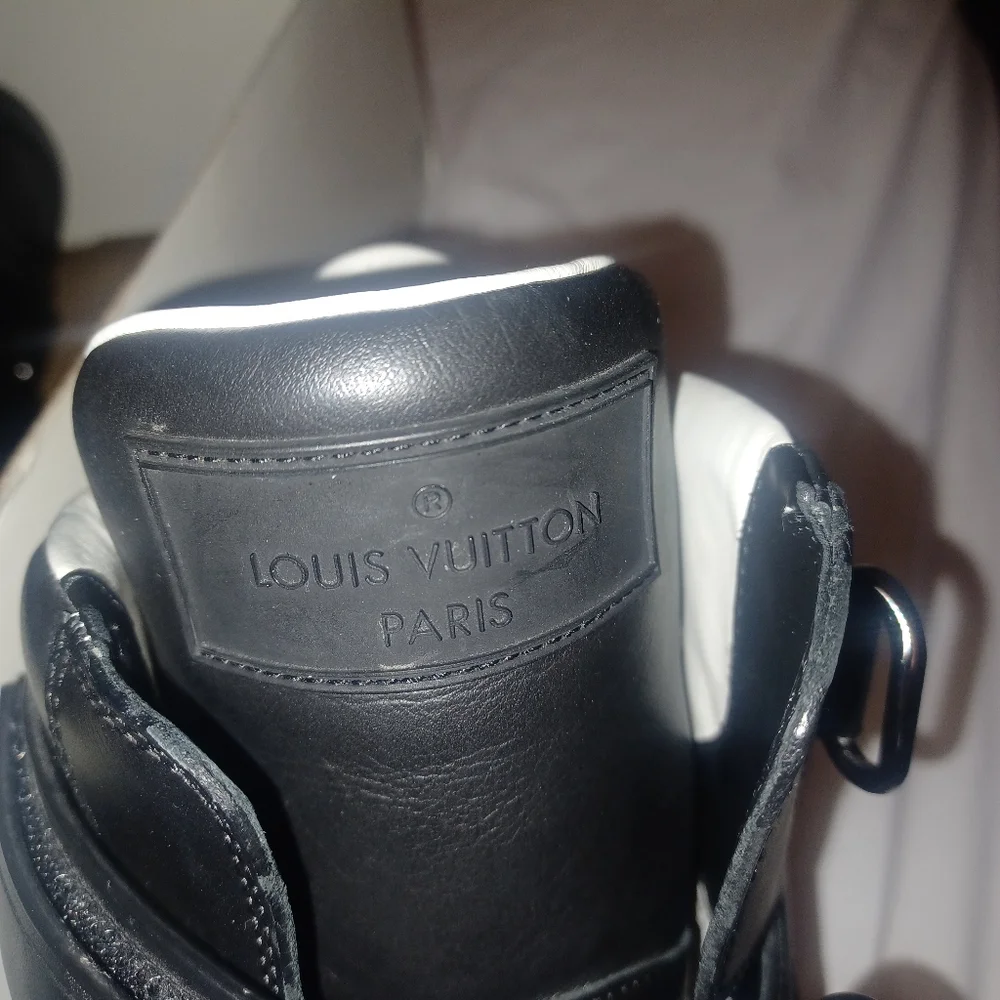 LOUIS VUITTON - Picture 2 of 4